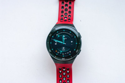 Huawei Watch GT 2e: спортивнее и доступнее