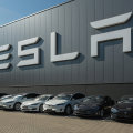 Автомобили Tesla 3 теперь оснащают беспроводной зарядкой и портами USB-C