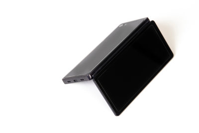 Apple готовит iPhone c двумя соединяющимися экранами