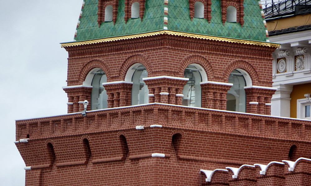 Сенатская башня кремля. Сенатская башня Московского Кремля Москва. Машикули Московского Кремля. Сенатская башня в 15 веке. Сенатская башня Московского Кремля фото.